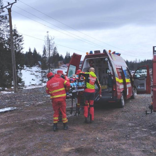 Accident grav în Arieșeni-Vârtop: Răsturnare cu ATV-ul în râpă. Victima transportată de Salvamont și SMURD. IMAGINI!