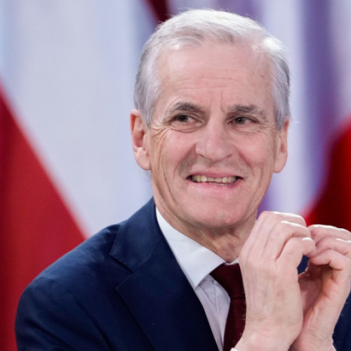 norvegia intenționează să își majoreze cheltuielile pentru apărare până la 3,5% din PIB, anunță prim-ministrul Jonas Gahr Stoere. De asemenea, țara vrea să utilizeze încă 1,5% din PIB pentru scopuri extinse legate de securitate, în conformitate cu obiectivele bugetare ale NATO. Potrivit unei declarații făcute vineri, el a subliniat că trebuie să facem mai mult pentru a asigura securitatea națională și pentru a contribui la securitatea comună, împreună cu aliații din NATO.