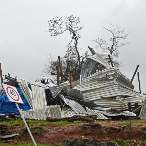 Uraganul Erick a lovit sudul Mexicului, provocând cel puțin două decese și pagube semnificative în zonele de coastă