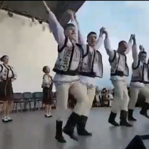 a XVII-a ediție a Festivalului international al cântecului, al jocului și al portului popular „Vasile Andriescu” la Botoșani