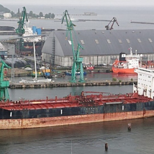 Petrolierul rusesc Khatanga a plecat din portul Gdynia după opt ani în Polonia