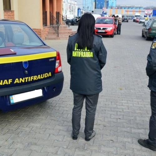 societate constănțeană cu peste 2 milioane lei, identificată de inspectorii antifraudă la nivel local, va fi urmărită penal, anunță Direcția Generală Antifraudă Fiscală. Potrivit acesteia, în urma verificărilor, s-a constatat că firma a comercializat o cantitate mare de panouri fotovoltaice fără a înregistra operațiunile în evidența contabilă și fără a le declara organelor fiscale, cauzând statului un prejudiciu de peste 2 milioane de lei reprezentând TVA și impozit pe profit.