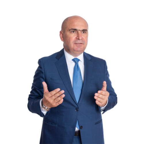 Ilie Bolojan, desemnat oficial ca noul premier al României, a anunțat această decizie, confirmată de președintele Nicușor Dan. Într-un mesaj, Dan a subliniat importanța sprijinului pentru un guvern stabil și a declarat că partidele politice au înțeles această nevoie. Potrivit lui Dan, &quot;Este în interesul României ca Guvernul să fie sprijinit de o majoritate solidă și partidele au înțeles lucrurile acestea. De asemenea, este în interesul României ca în majoritatea care susține Guvernul, forțele politice să colaboreze și am încredere că o vor face.&quot;