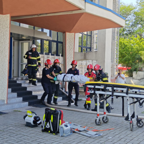 exercițiu de intervenție pentru gestionarea unui incendiu la clădiri aglomerate în Galați