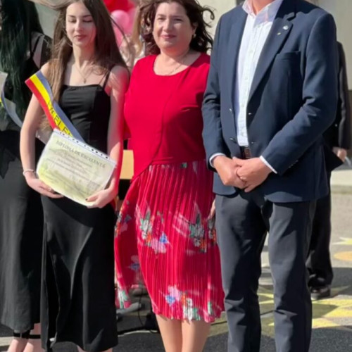 Primarul comunei Moara a premiat elevii cu media zece la încheierea anului școlar