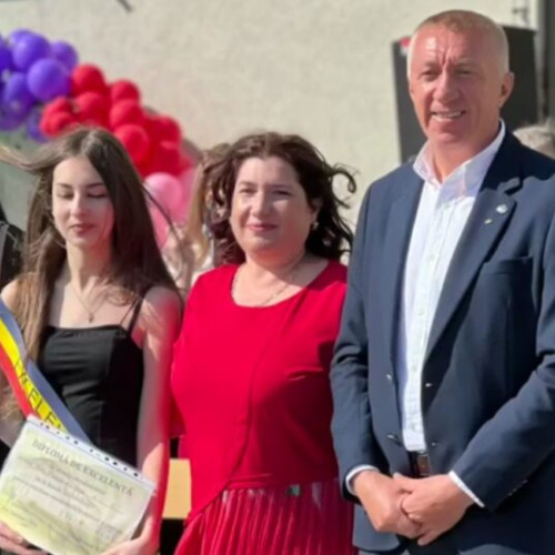 Primarul din Moara a premiat elevii merituoși ai localității