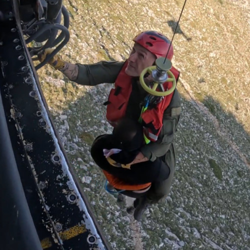 echipaj de salvare pe muntele athos după un accident grav