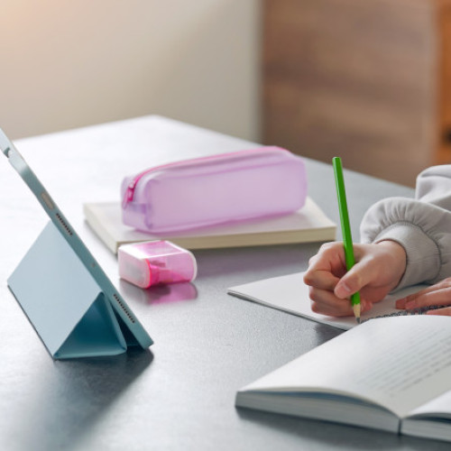 Diferențele dintre &quot;fi&quot; și &quot;fii&quot; în limba română și regulile de utilizare