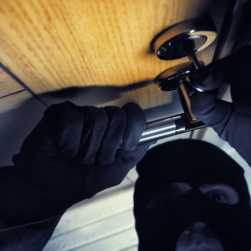 sezonul furturilor din locuinte începe, avertizează poliția