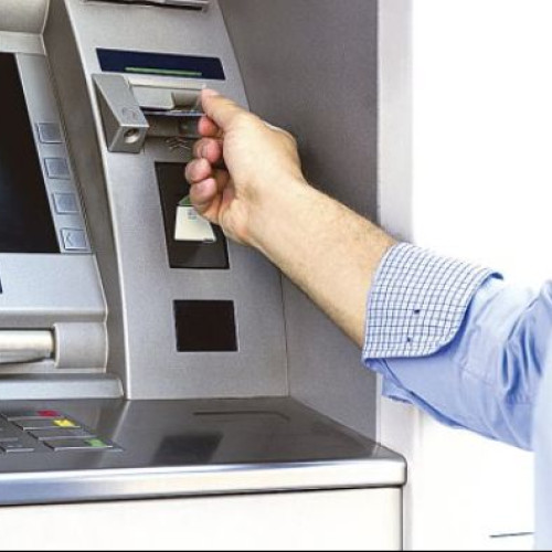 Bărbat din Botoșani a fost păcălit de infractori sau a fost prevenit de poliție? Cazul său evidențiază modul în care escrocii folosesc tehnologia pentru a induce în eroare oamenii și a le fura banii.