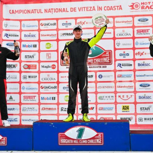 Echipajul Rosenau Racing și tânărul pilot din Râșnov, Denis Mihai, au obținut rezultate foarte bune la Harghita Challenge 2025, etapa a treia a Campionatului Național de Viteză în Coastă - Hot Spins Racing. Competiția s-a desfășurat între 13 și 15 iunie la Harghita Bai și a confirmat forma excelentă a echipajului, în ciuda unor probleme tehnice apărute pe traseu.