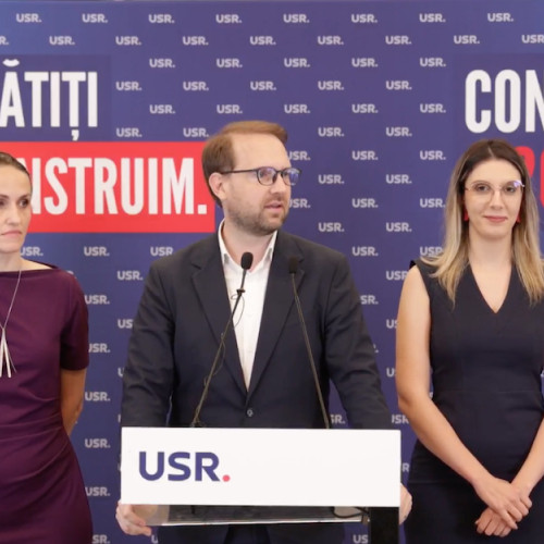 USR intră în noul guvern condus de Ilie Bolojan.
Comitetul politic al USR a decis sâmbătă susținerea intrării în coaliția proeuropeană, aprobată cu 191 de voturi pentru, 9 abțineri și 3 voturi împotrivă, informează agenția Agerpres. În urma deciziei, partidul a propus patru miniștri pentru noul cabinet.