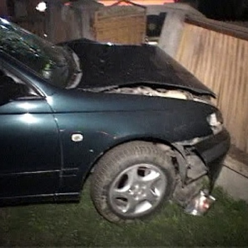 Praoveanul beat, cu mașina în gard la Viile Careiului