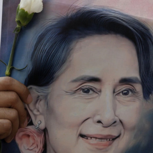 Imagini rare cu Aung San Suu Kyi în interiorul unei săli de judecată din Myanmar