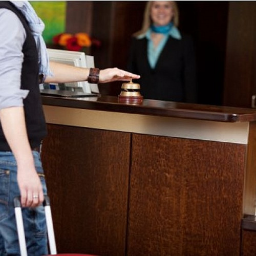 Jaful din hotel: Banii de la recepție au fost furați de intruși