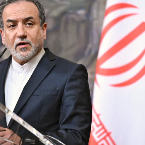 Abbas Araqchi, ministrul de externe al Iranului, urmează să se deplaseze duminică la Moscova pentru o întâlnire cu președintele Rusiei, Vladimir Putin, care va avea loc luni dimineață, relatează digi24.ro. Înainte de plecare, oficialul iranian a declarat reporterilor din Istanbul că Rusia este un prieten al țării sale și că discuțiile vor viza, cel mai probabil, cooperarea între cele două state, precum și ultimele evoluții regionale.