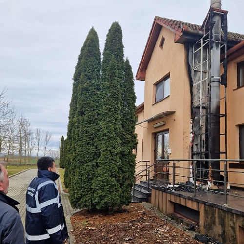 Centrul pentru vârstnici din Foieni, afectat de incendiu. Fără victime.