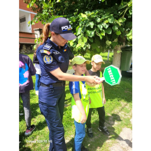 peste 2.000 de elevi de clasa întâi din bihor, instruiți în siguranță prin programul "scoala siguranței tedi"