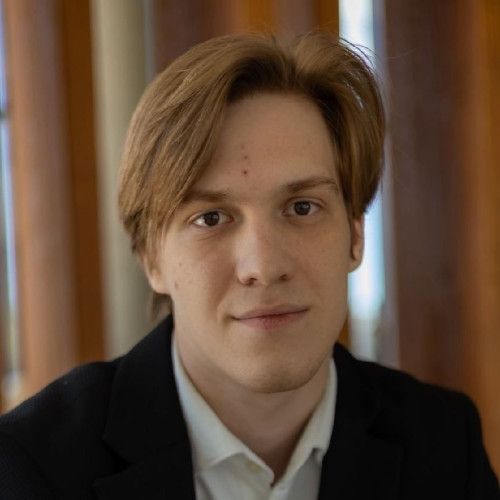 tânăr pasionat de știință și performanțe remarcabile la olimpiade