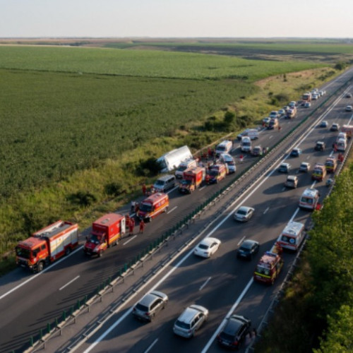 accident grav pe autostrada a2: autocar rasturnat cu 28 de persoane