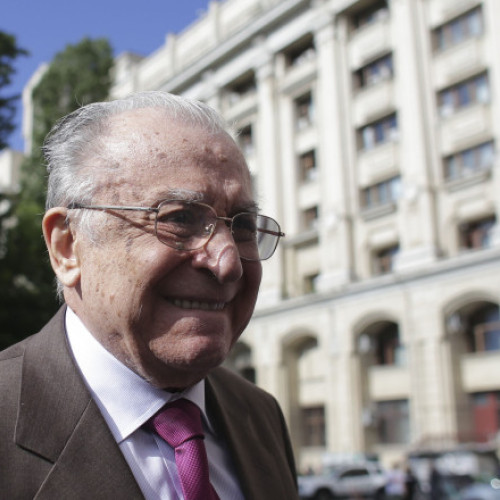 Ion Iliescu, fostul președinte al României, rămâne internat la terapie intensiva