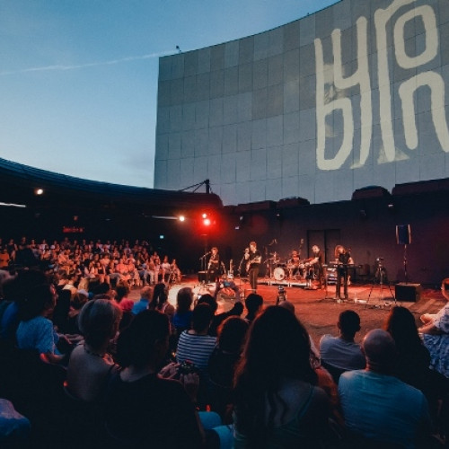 noul sezon de spectacole și concerte la amfiteatrul în aer liber al teatrului național "i.l. caragiale" din bucurești