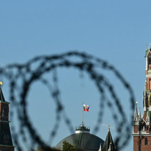 Peste jumătate dintre români au încredere în SUA și Marea Britanie, relevă un sondaj realizat de INSCOP Research în perioada 26-30 mai 2025, conform digi24.ro. Potrivit cercetării, 52,8% dintre respondenți declară că au încredere destul de mult sau foarte mult în Statele Unite ale Americii, fiind urmate de Marea Britanie, cu 52,7%. Clasați pe locul trei se află Franța, cu 45,3%, și Republica Moldova, cu 40,7%. Clasamentul continuă cu Ungaria (22%), Ucraina (21,7%), China (21,4%) și Rusia, cu o încredere de doar 11,2%.