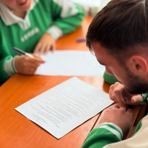 doi tineri din botoșani, performanțe remarcabile la școală cu sprijinul statului