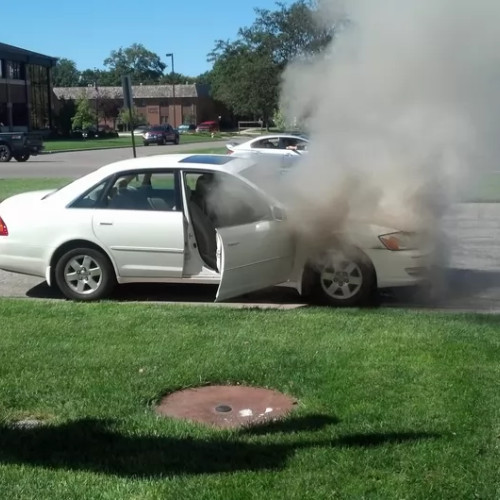 Un bărbat de 29 de ani, speriat de incendiu pe străzile din Roman