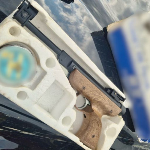 bărbat din neamț prins în timp ce încerca să vândă arme în bacau