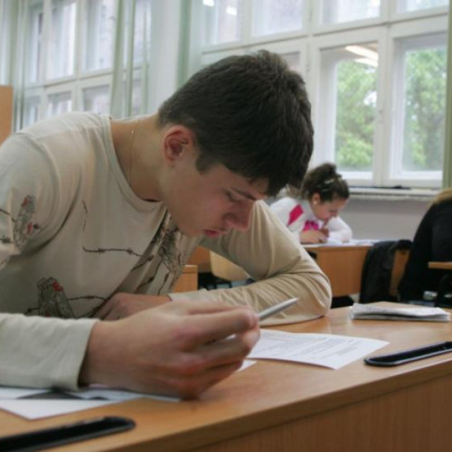 Absolvenții de gimnaziu susțin prima probă a Evaluării Naționale 2025