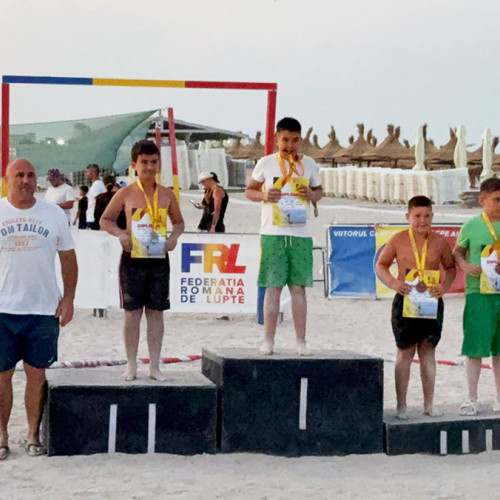 ciocniri de medalii la campionatele nationale de lupte pe plaja de la costinesti