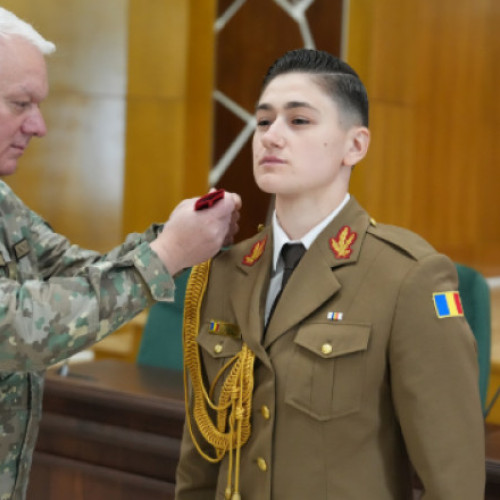 Miruna Gabriela Duracu, româncă absolventă a prestigioasei academii militare „West Point” din Statele Unite, a primit luni gradul de sublocotenent într-o ceremonie desfășurată la Statul Major al Forțelor Terestre. În discursul său, ea a subliniat importanța unui lot de ofițeri români nu doar bine pregătiți, ci și echilibrați, curajoși și dedicați.