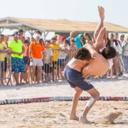 Peste 650 de sportivi din țară au participat la concursul de lupte pe plajă de la Costinești