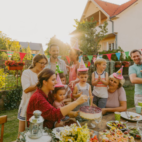 Sanzienele, o tradiție arhaică a verii în România, și Nasterea Sfântului Ioan Botezătorul, sărbătorită pe 24 iunie, sunt evenimente importante în calendarul popular și religios