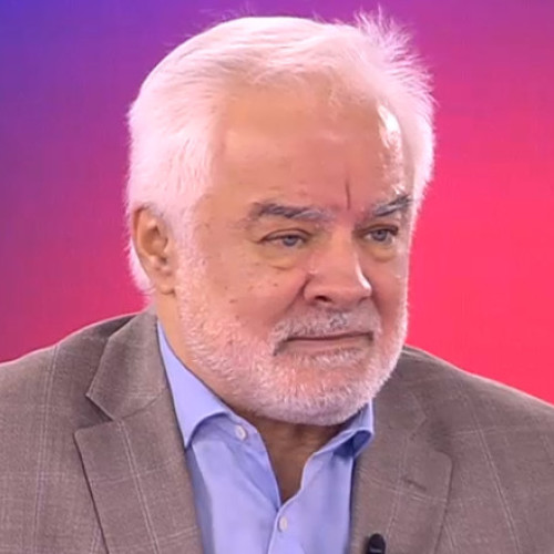Eugen Radulescu, consilier al guvernatorului BNR, consideră că implementarea măsurilor din programul guvernamental ar avea un efect foarte pozitiv asupra economiei românești. Potrivit digi24.ro, Radulescu menționează că acesta este cel mai bun program de guvernare din ultimii 35 de ani și crede că, dacă va fi aplicat așa cum trebuie, va putea evita majorarea TVA-ului din toamna acestui an.