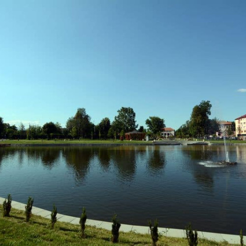 Lucrări de reparații la lacul din parcul Tineretului din Sebeș