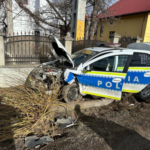 Autospecială de poliție distrusă în accident rutier la Gălănești