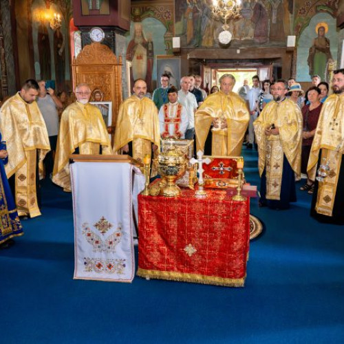 Moastele sfântului Ciprian, aduse la biserica din Cocioc pentru închinare și binecuvântare