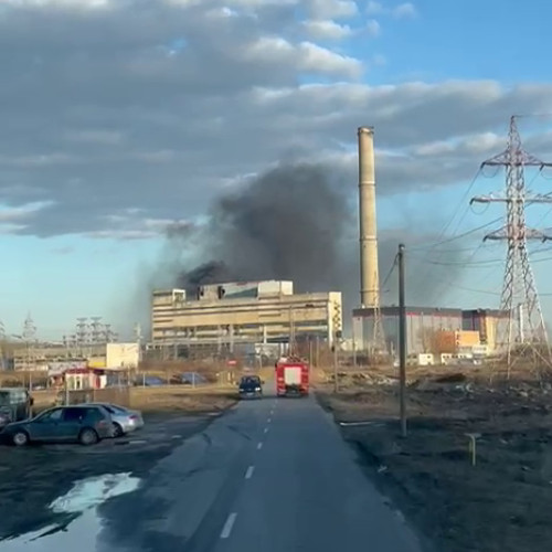 Puternicul incendiu al unei clădiri dezafectate din zona CET, surprins de camerele de supraveghere - VIDEO