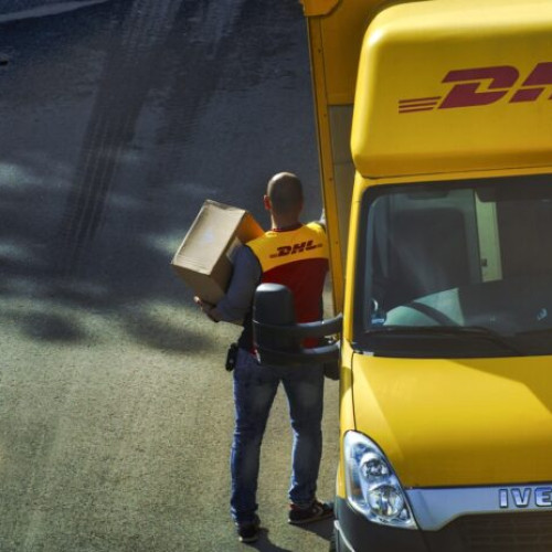 parteneriat între PayPoint Romania și DHL Express extinde serviciile de expediere internațională