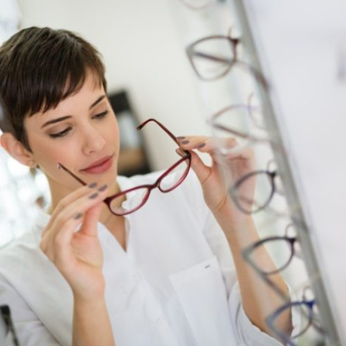 3 Sfaturi Utile pentru Alegerea Ramelor de Ochelari Durabile