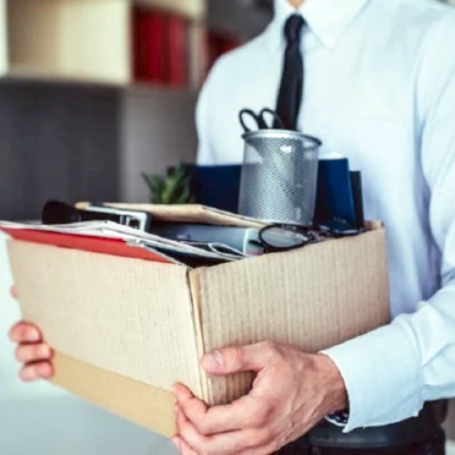 reduse cu 20% numărul angajaților din administrația centrală în viitorul guvern, conform unui proiect de program de guvernare analizat de profit.ro. În prezent, în administrația centrală sunt ocupate 837.000 de posturi, iar această reducere ar însemna eliminarea a aproximativ 167.000 de bugetari. Potrivit cifrelor, în domeniile Educației, Sănătății, Poliției, Jandarmeriei și Armatei lucrează în total circa 680.600 de oameni.