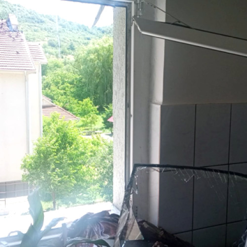 Explozie de butelie în Brad: trei persoane au avut nevoie de îngrijiri medicale