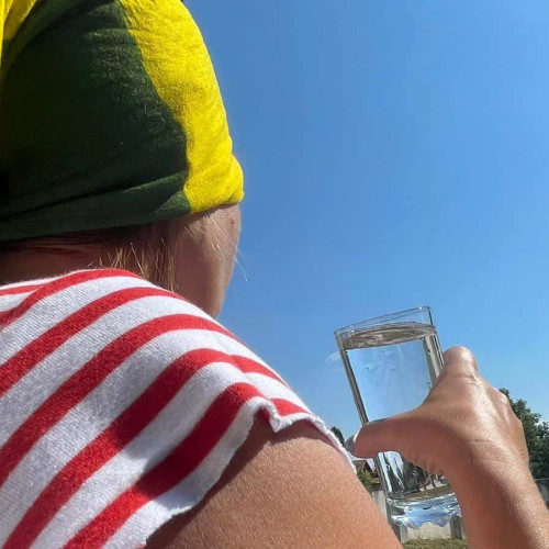 Câtă apă trebuie să bei în zilele de caniculă pentru a evita deshidratarea