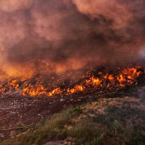 incendiu la groapa de gunoi din Aninoasa, județul Dâmbovița