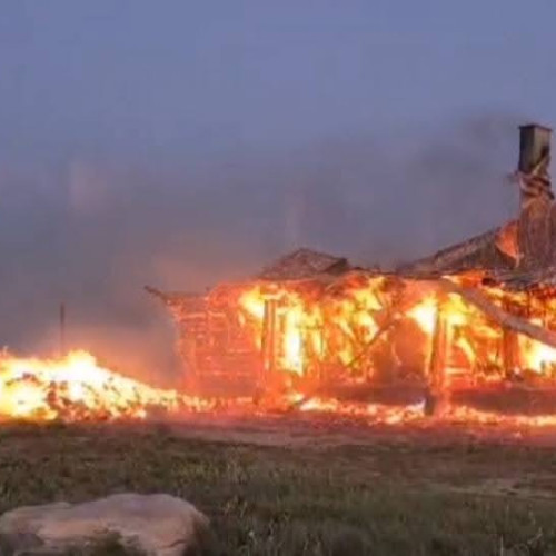 Incendiu la Varful Vladeasa: cabana și stația meteorologică incendiate de vânt