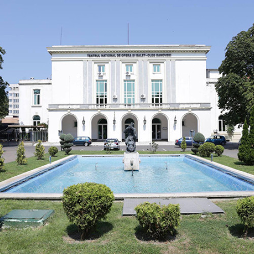 Reabilitarea Teatrului Național de Opera și Balet "Oleg Danovski" din Constanța, un simbol cultural al Dobrogei, a făcut un pas important. Potrivit ziarulamprenta.ro, valoarea estimată a contractului pentru lucrări este de peste 78 milioane de lei fără TVA, iar investiția totală, care include diferite componente, se ridică la peste 118 milioane de lei cu TVA. Clădirea se află într-o stare avansată de degradare, ceea ce a fost semnalat atât de specialiști, cât și de public în ultimii ani.