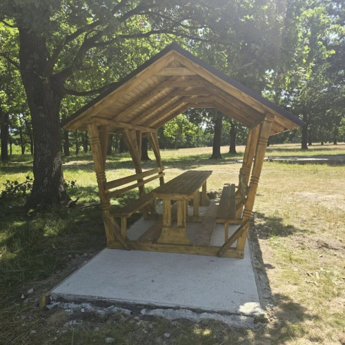 Primarul din Sieu a inaugurate trei zone de picnic lângă pădurea de stejari