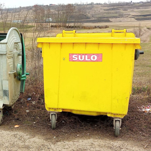 Bărbat din județul Botoșani, anchetat pentru aruncarea de deșeuri periculoase